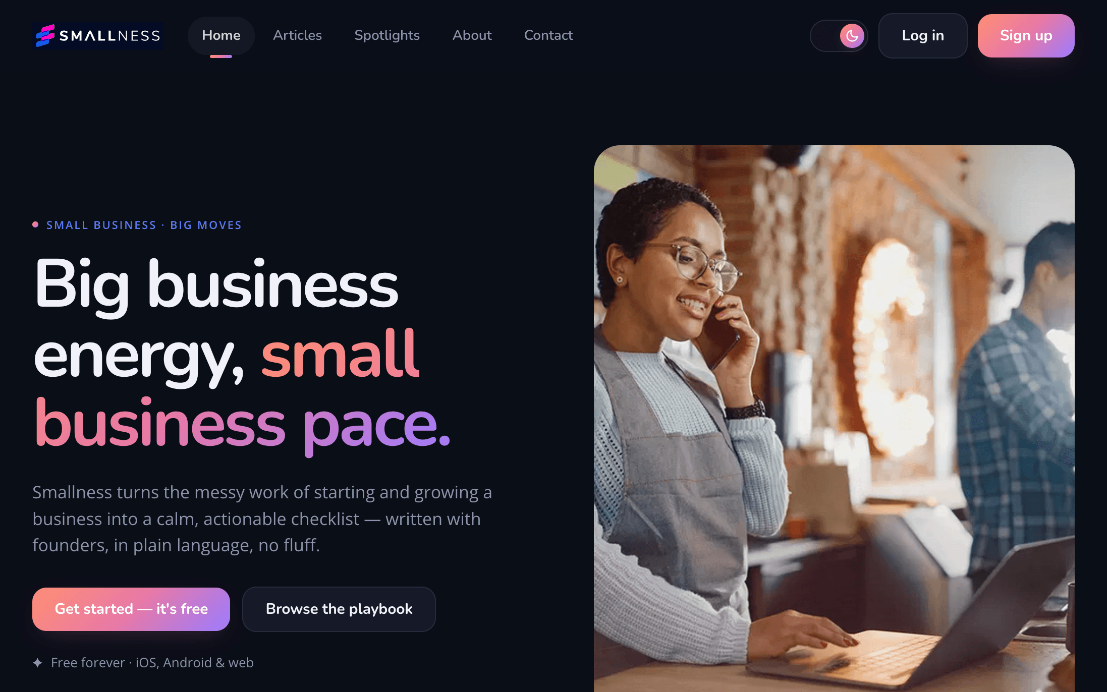 Small(busi)ness on the web: the headline “Big business energy, small business pace.” with sign-up and playbook calls to action, a light and dark theme toggle, and log in and sign up controls.